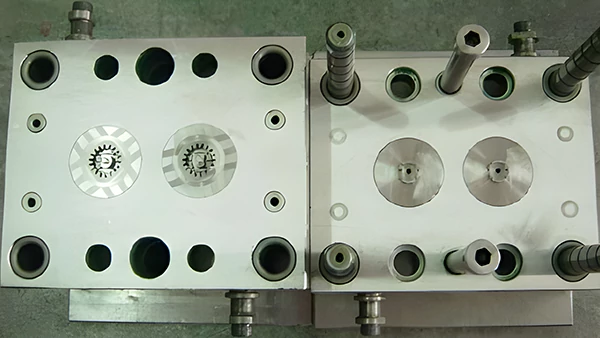 gear mold cavity and core